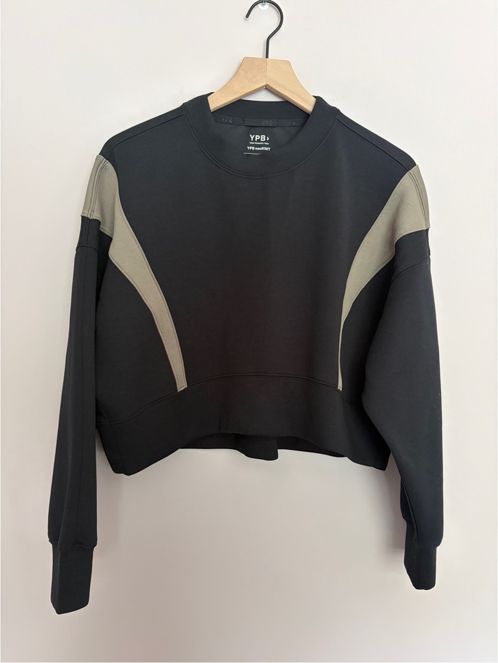 Abercrombie YPB neoKNIT Black V Neck Cropped Pullover Sweatshirt S - Picture 2 of 4